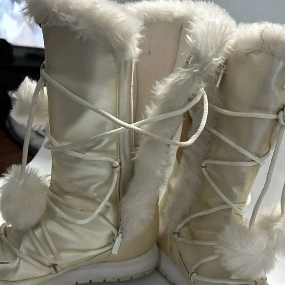 🔥SOLD🔥Nike Womens White/gold Faux Fur Trim Insulated Winter Boot Zip Pom Pom Tie - Picture 13 of 14